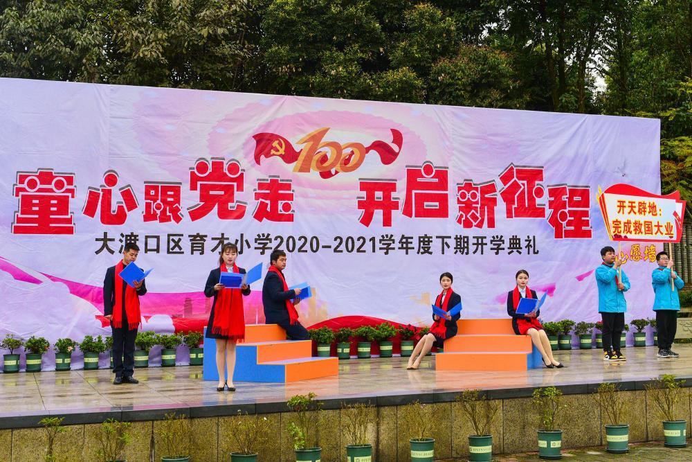 一个男人见到我会有点点紧张，但又很想见面是什么原因？